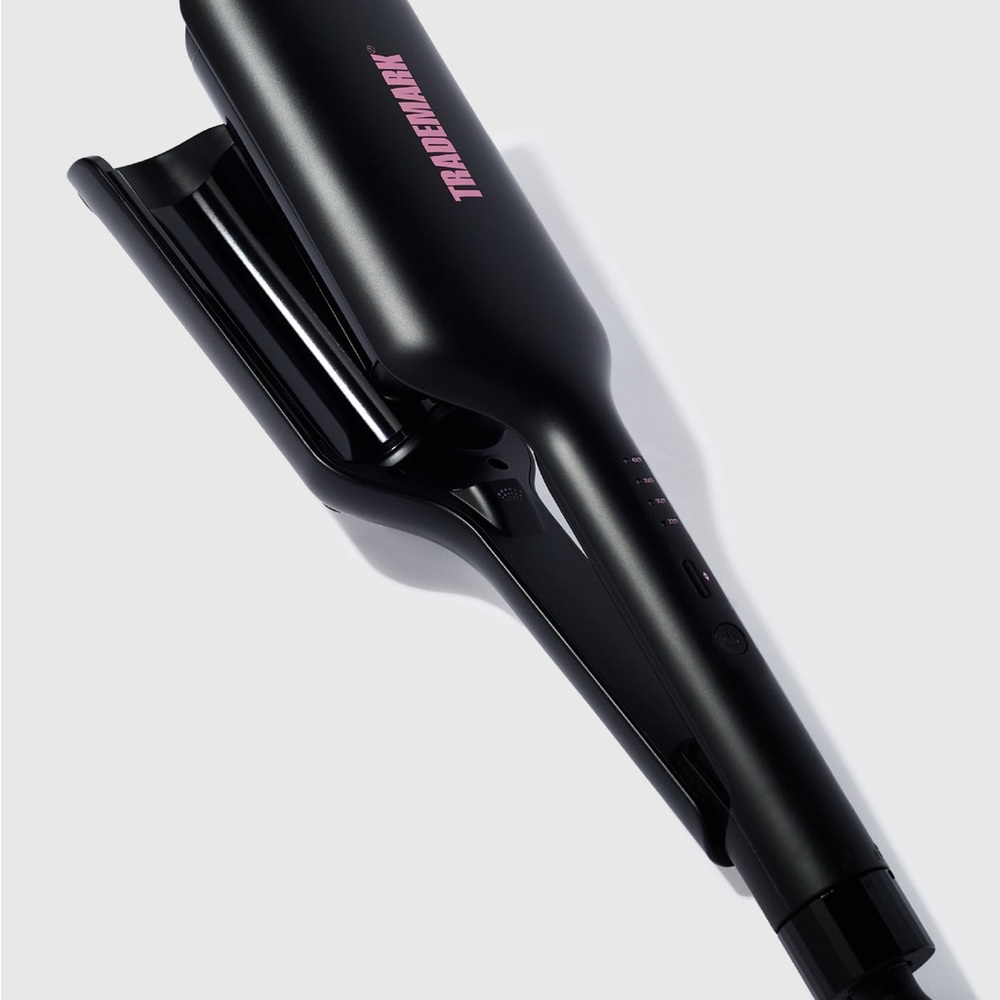 Trademark Babe Waves X - Black